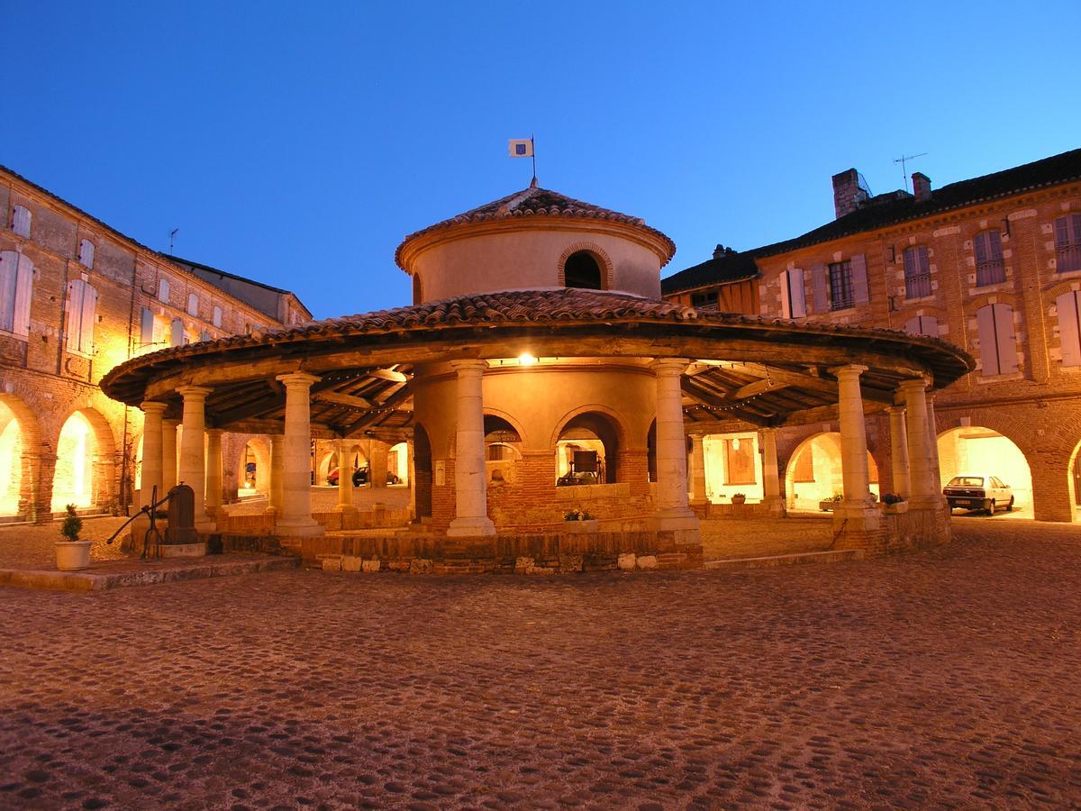 Hôtel De L'Horloge Auvillar Extérieur photo